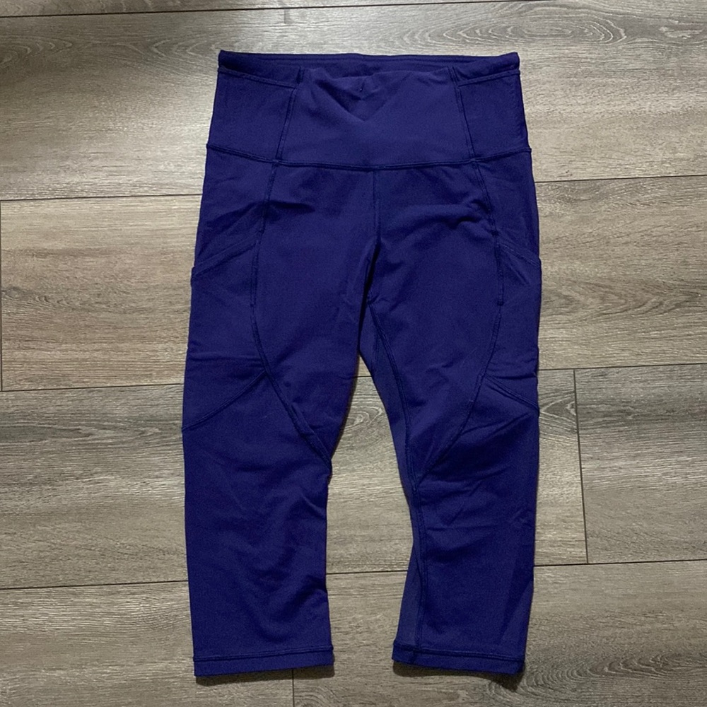 Lululemon cropped leggings w pockets and mesh panels